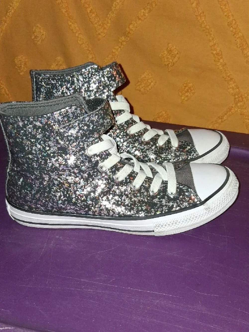 Converse Chuck Taylor Kids High-Top Glitter Sneaker Size 3